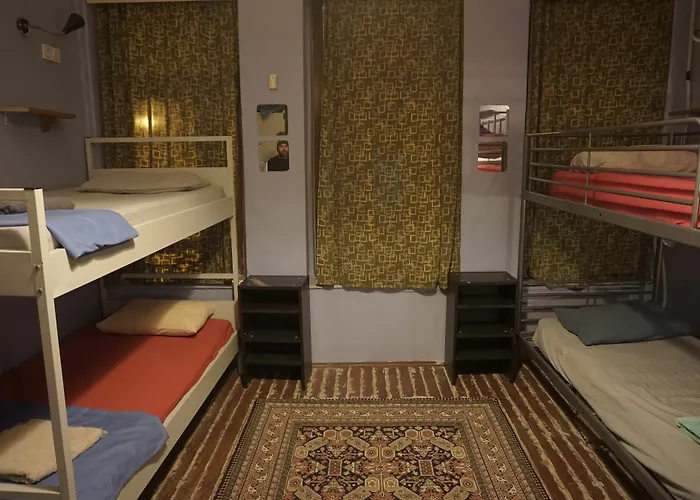 Chillout Lya & Lounge Hotell 2*